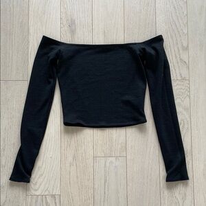 Wilfred Black Off-the-Shoulder Long Sleeve Crop Top